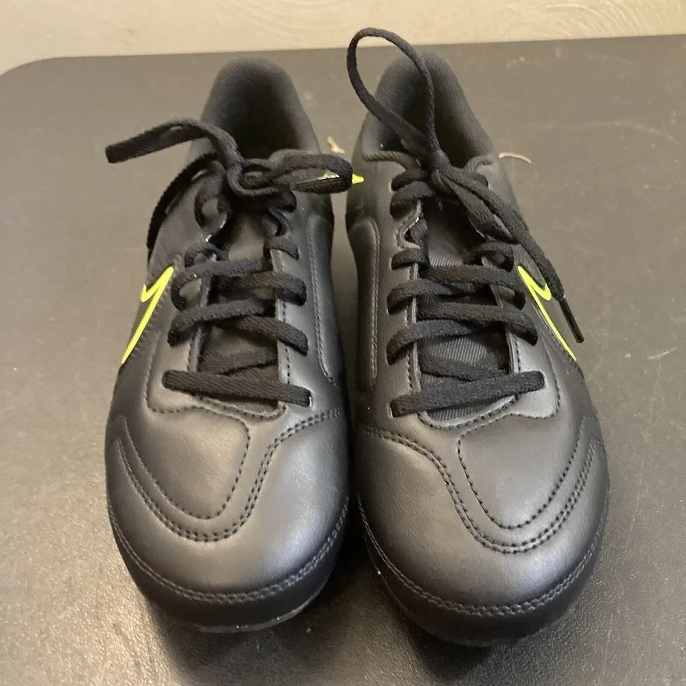 Nike Size 5.5Y Jr. Tiempo Legend 9 Club MG Soccer Cleats DA1331-070 Black Volt‎